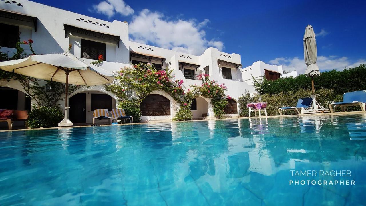 Six Corners Resort Abū Sulţān Bagian luar foto