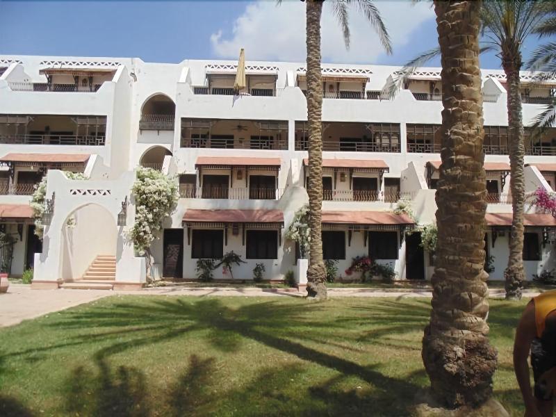 Six Corners Resort Abū Sulţān Bagian luar foto